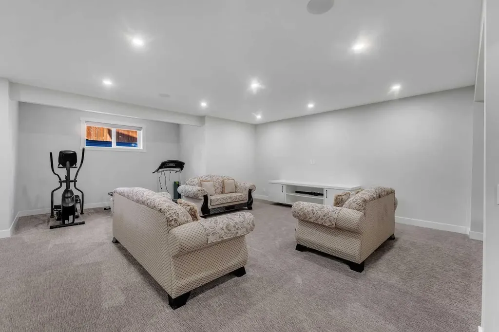 32 Waterford Terrace Chestermere AB T1X 2P6