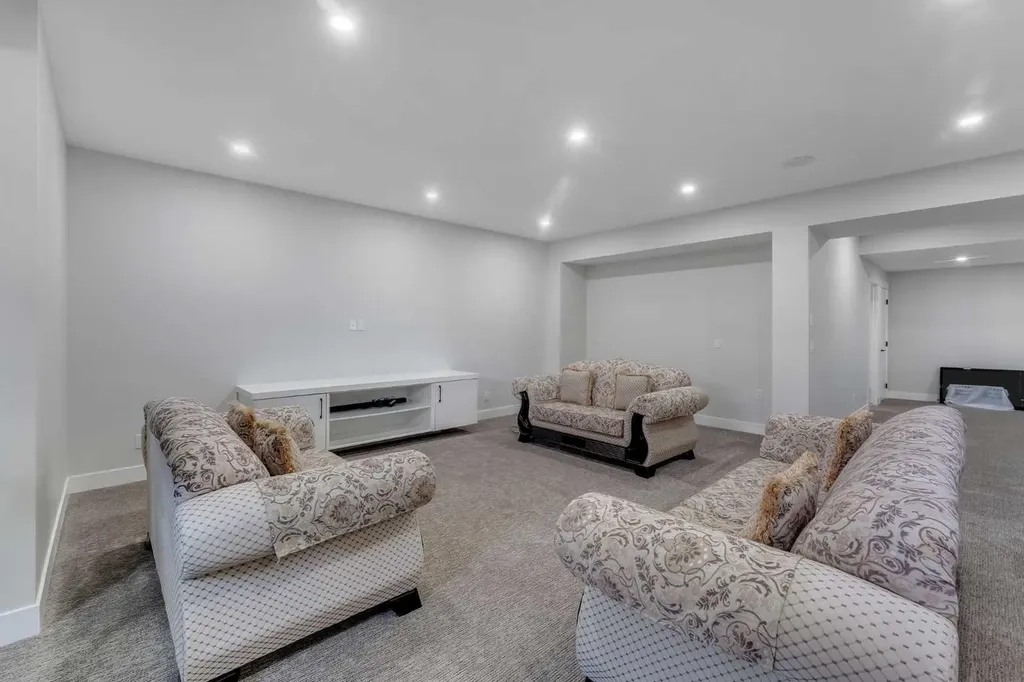 32 Waterford Terrace Chestermere AB T1X 2P6