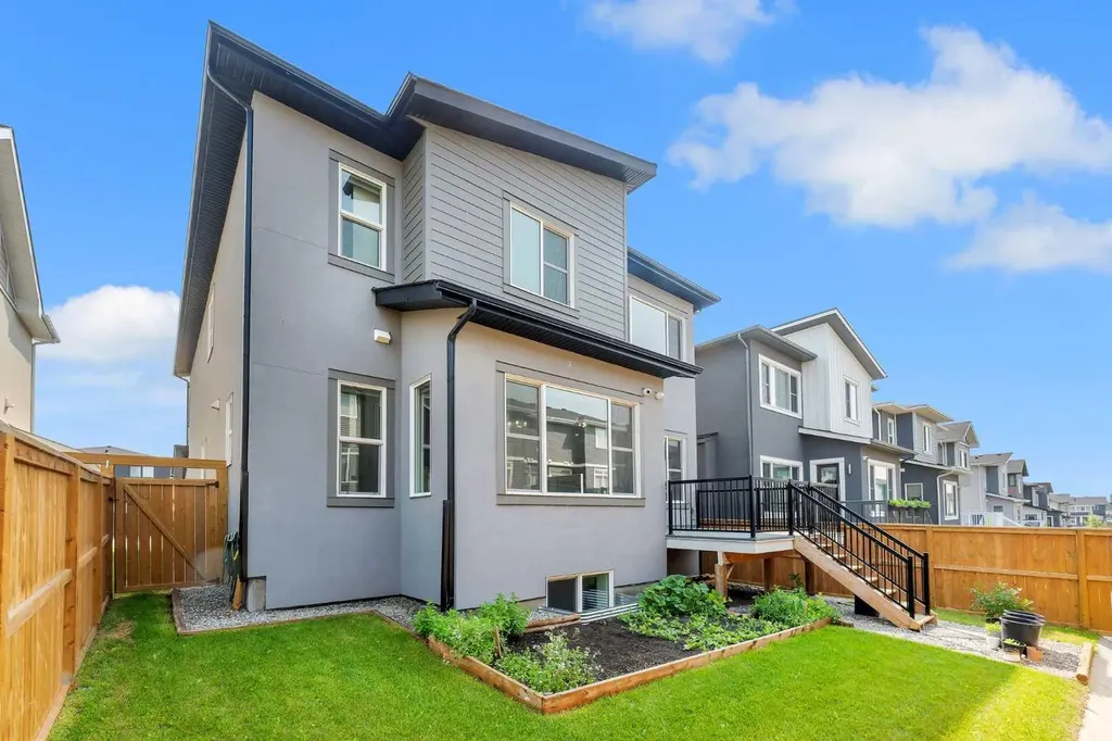 32 Waterford Terrace Chestermere AB T1X 2P6