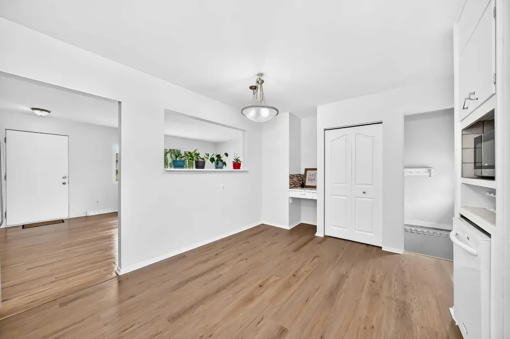 39 Healy Drive SW Calgary AB T2V 2Z8
