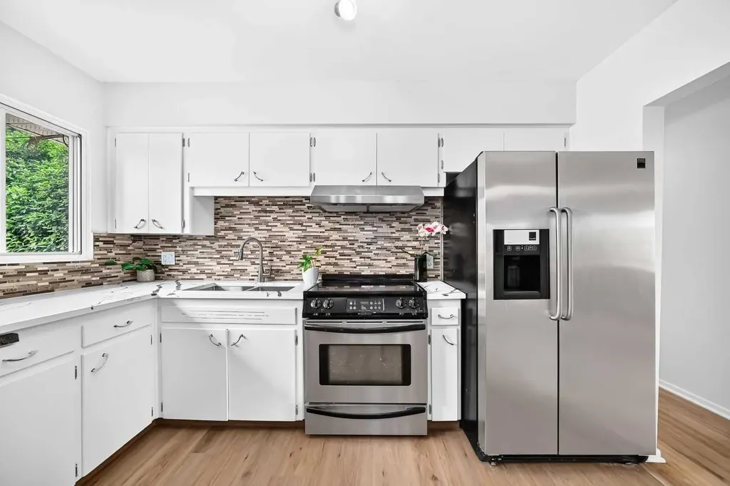 39 Healy Drive SW Calgary AB T2V 2Z8
