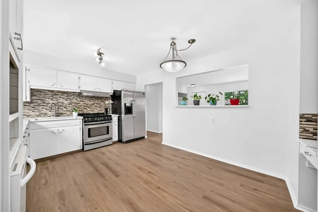 39 Healy Drive SW Calgary AB T2V 2Z8