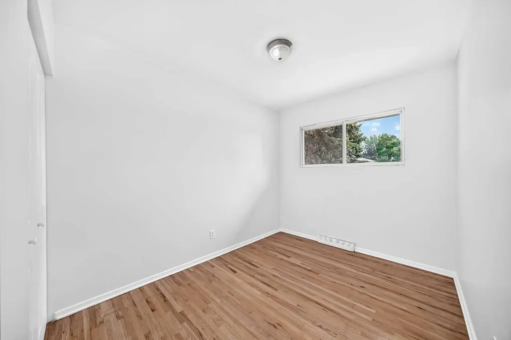39 Healy Drive SW Calgary AB T2V 2Z8