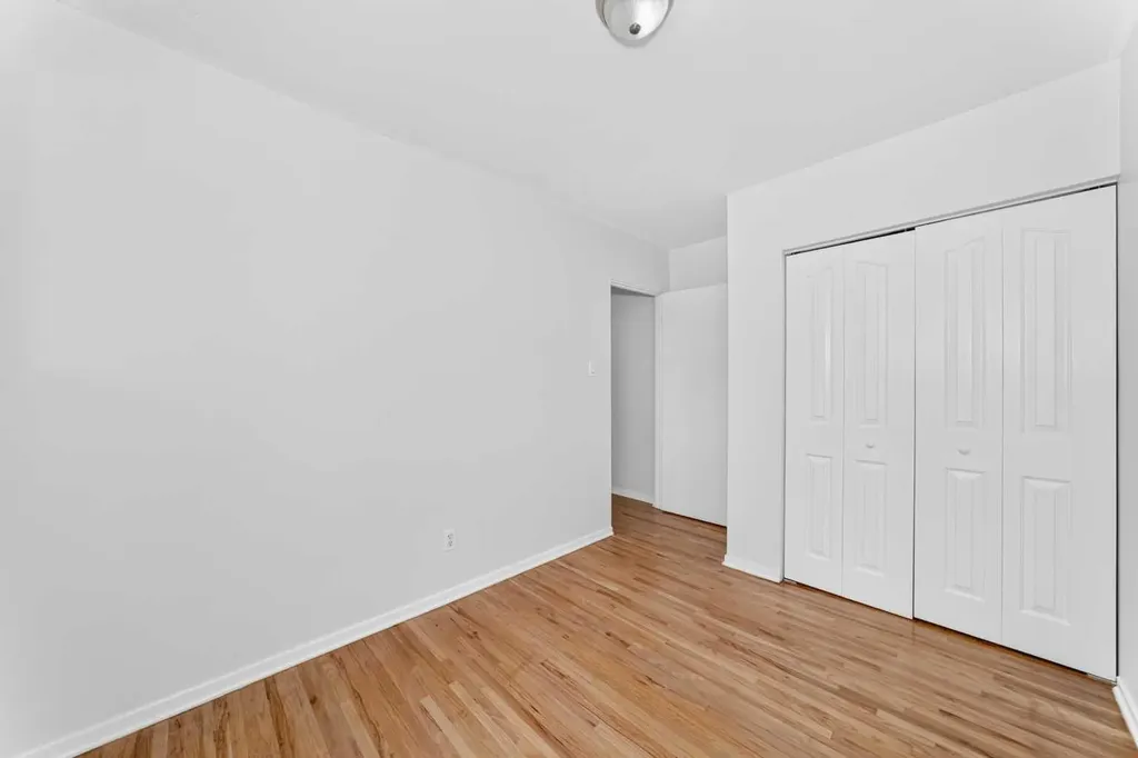 39 Healy Drive SW Calgary AB T2V 2Z8