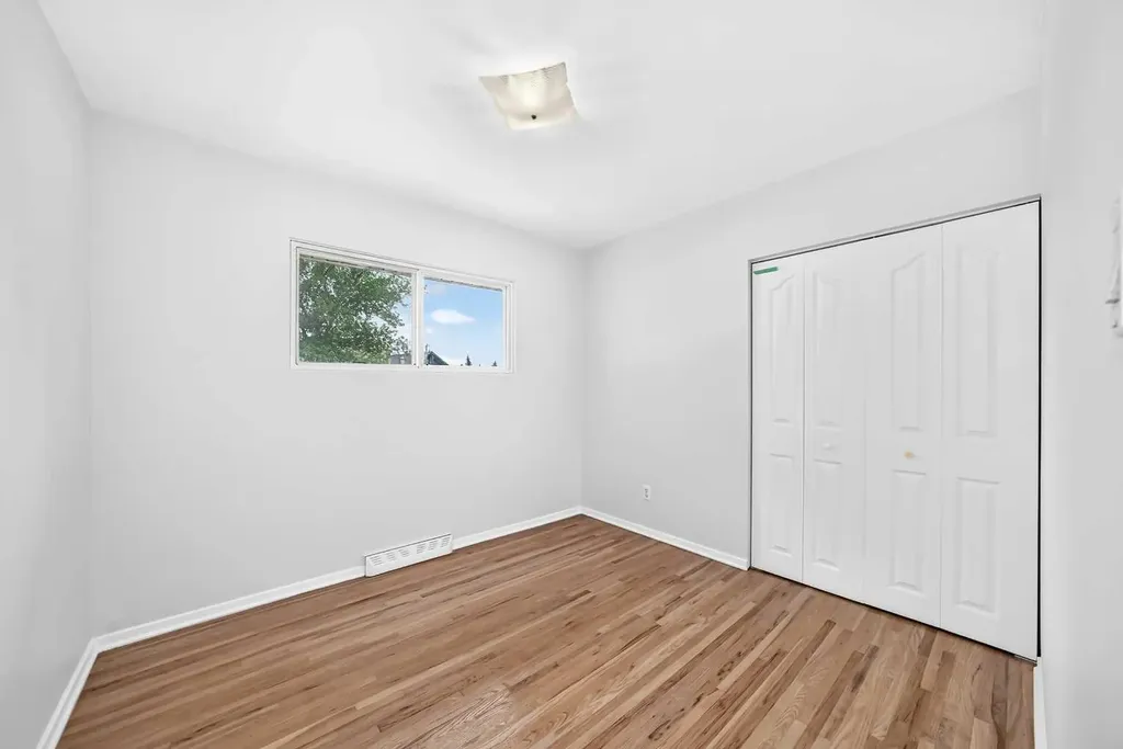 39 Healy Drive SW Calgary AB T2V 2Z8
