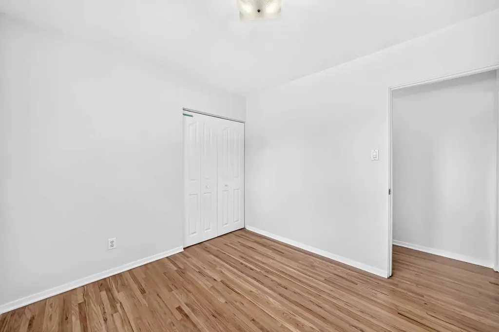39 Healy Drive SW Calgary AB T2V 2Z8