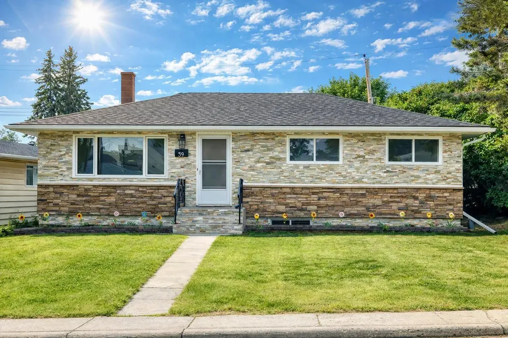 39 Healy Drive SW Calgary AB T2V 2Z8