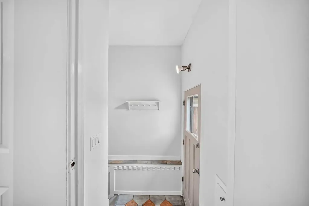 39 Healy Drive SW Calgary AB T2V 2Z8