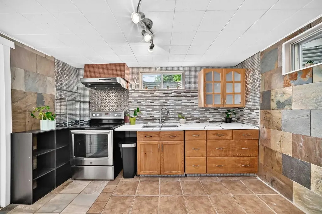 39 Healy Drive SW Calgary AB T2V 2Z8