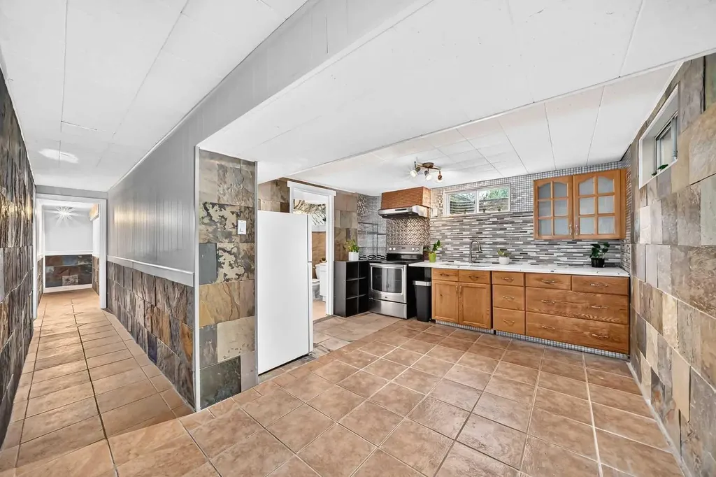 39 Healy Drive SW Calgary AB T2V 2Z8