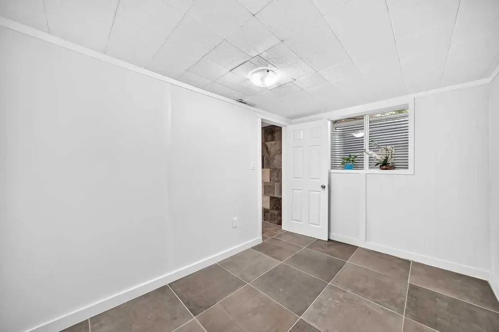 39 Healy Drive SW Calgary AB T2V 2Z8