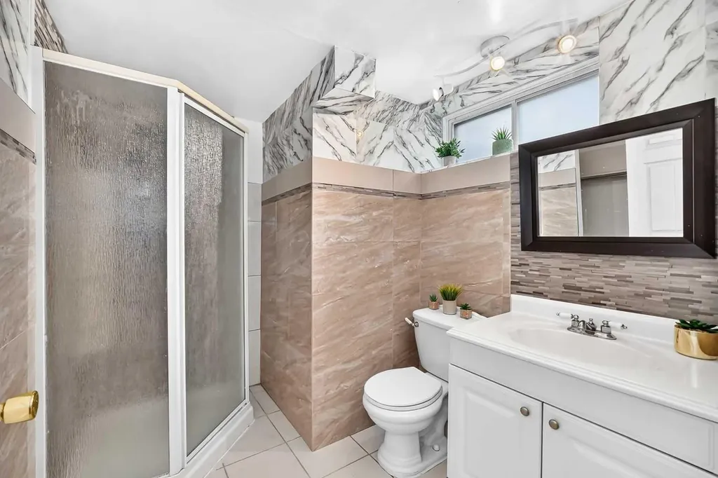 39 Healy Drive SW Calgary AB T2V 2Z8