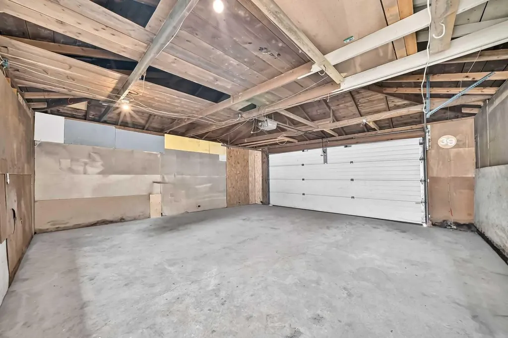 39 Healy Drive SW Calgary AB T2V 2Z8