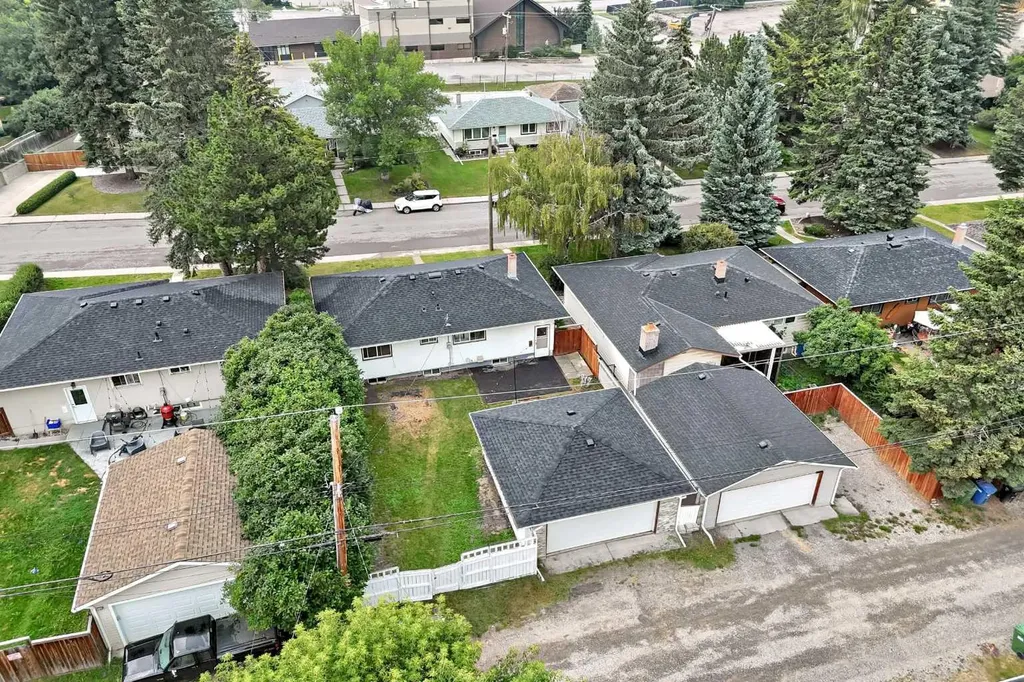 39 Healy Drive SW Calgary AB T2V 2Z8