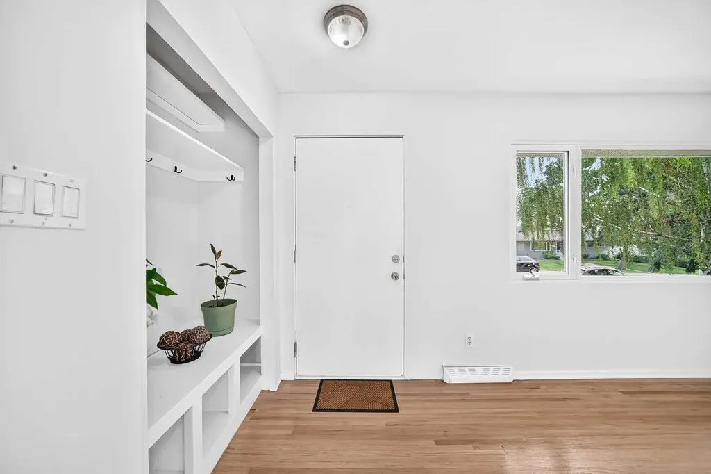 39 Healy Drive SW Calgary AB T2V 2Z8