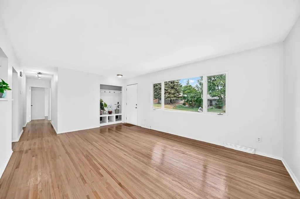 39 Healy Drive SW Calgary AB T2V 2Z8