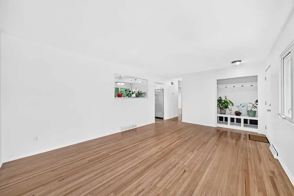 39 Healy Drive SW Calgary AB T2V 2Z8