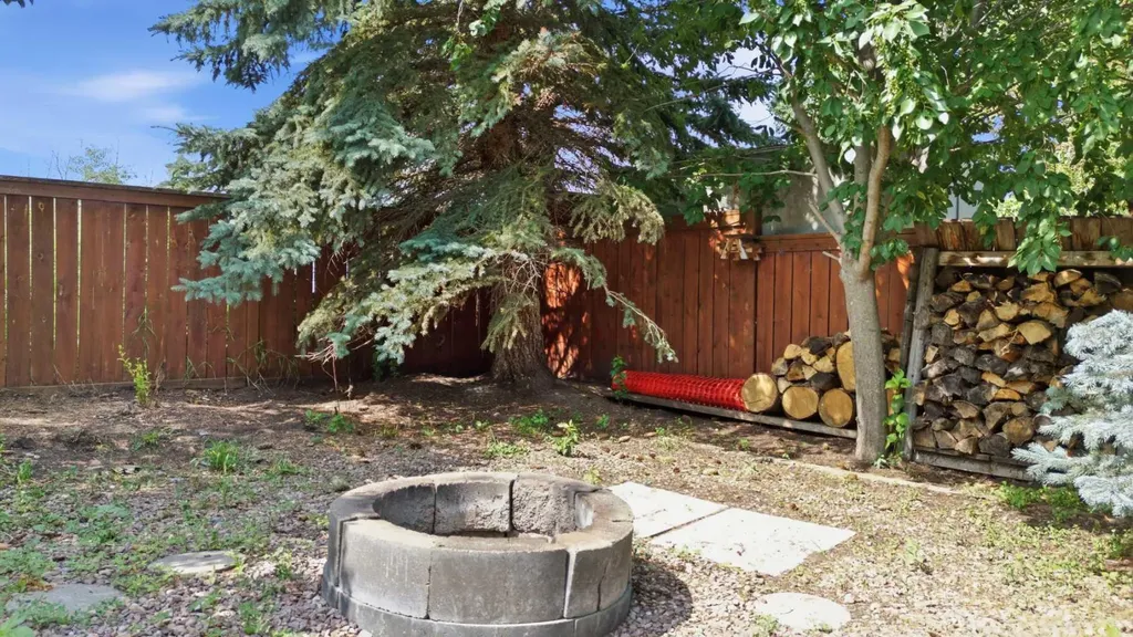 5508 49 Avenue Alix AB T0C 0B0