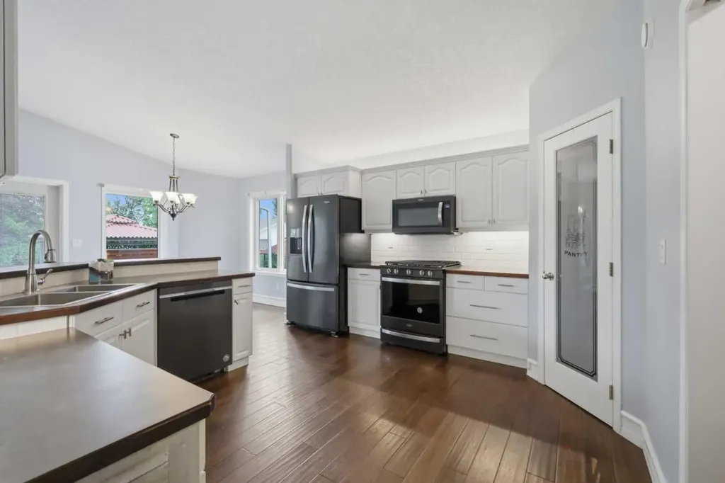 5508 49 Avenue Alix AB T0C 0B0