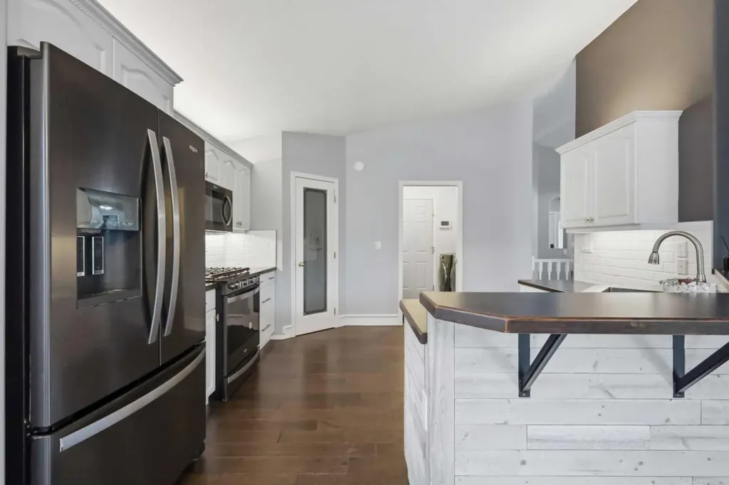 5508 49 Avenue Alix AB T0C 0B0