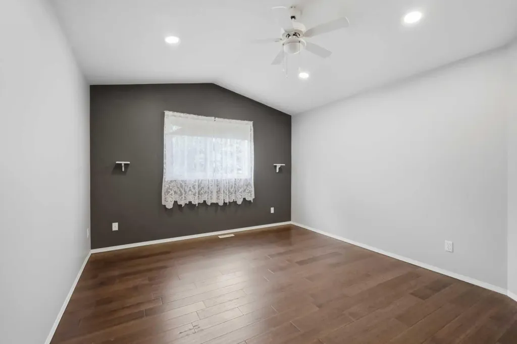 5508 49 Avenue Alix AB T0C 0B0