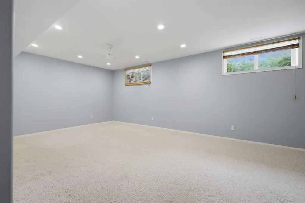 5508 49 Avenue Alix AB T0C 0B0
