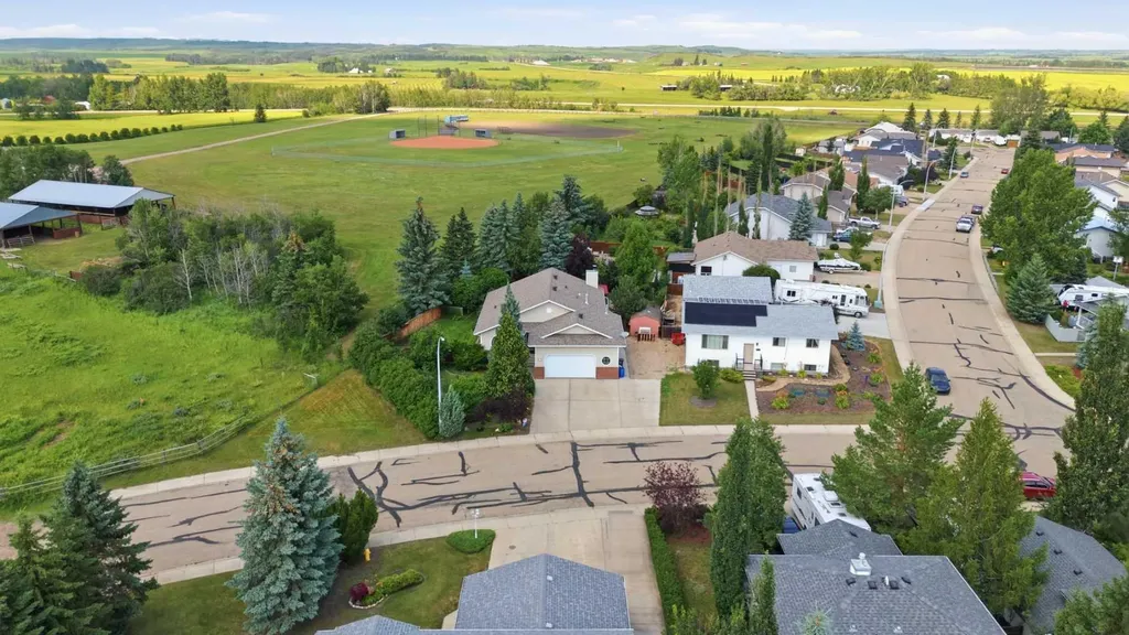 5508 49 Avenue Alix AB T0C 0B0
