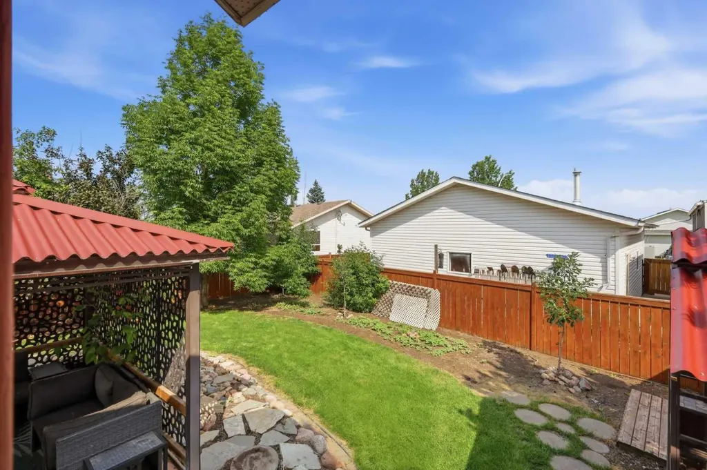 5508 49 Avenue Alix AB T0C 0B0