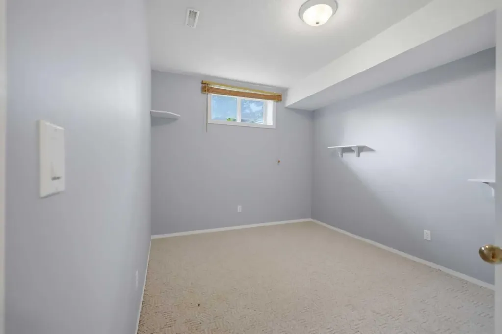 5508 49 Avenue Alix AB T0C 0B0