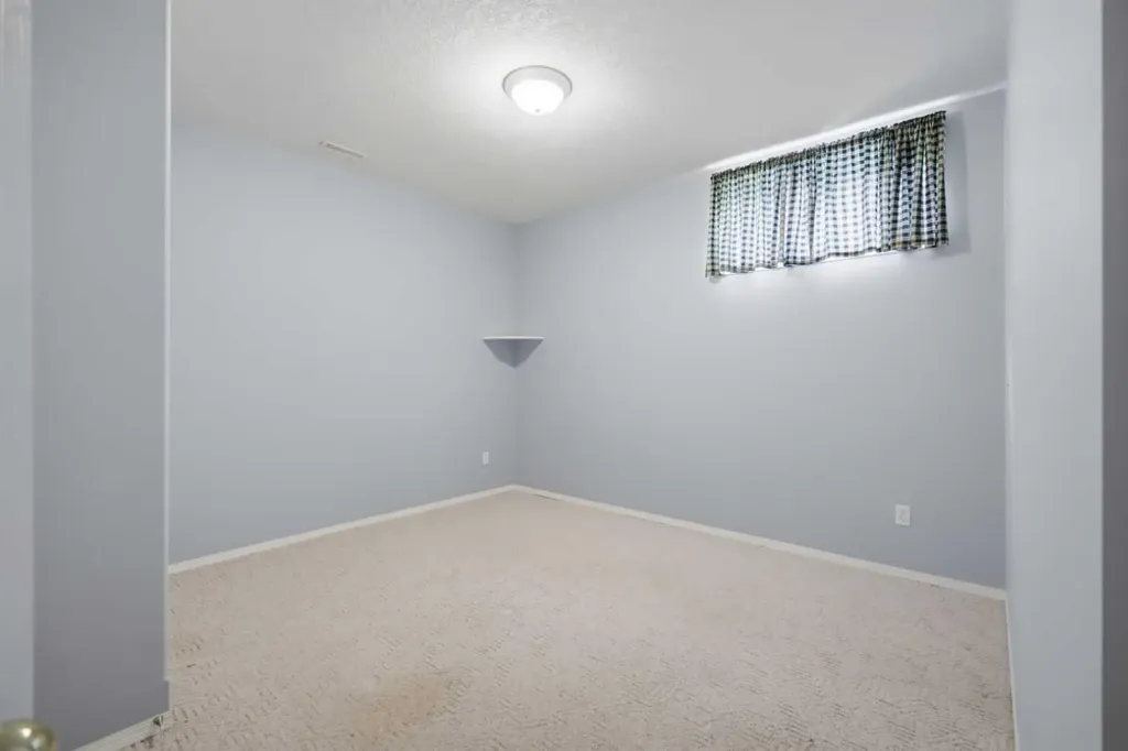 5508 49 Avenue Alix AB T0C 0B0