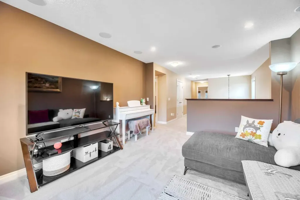 331 Mahogany Court SE Calgary AB T3M 0T5