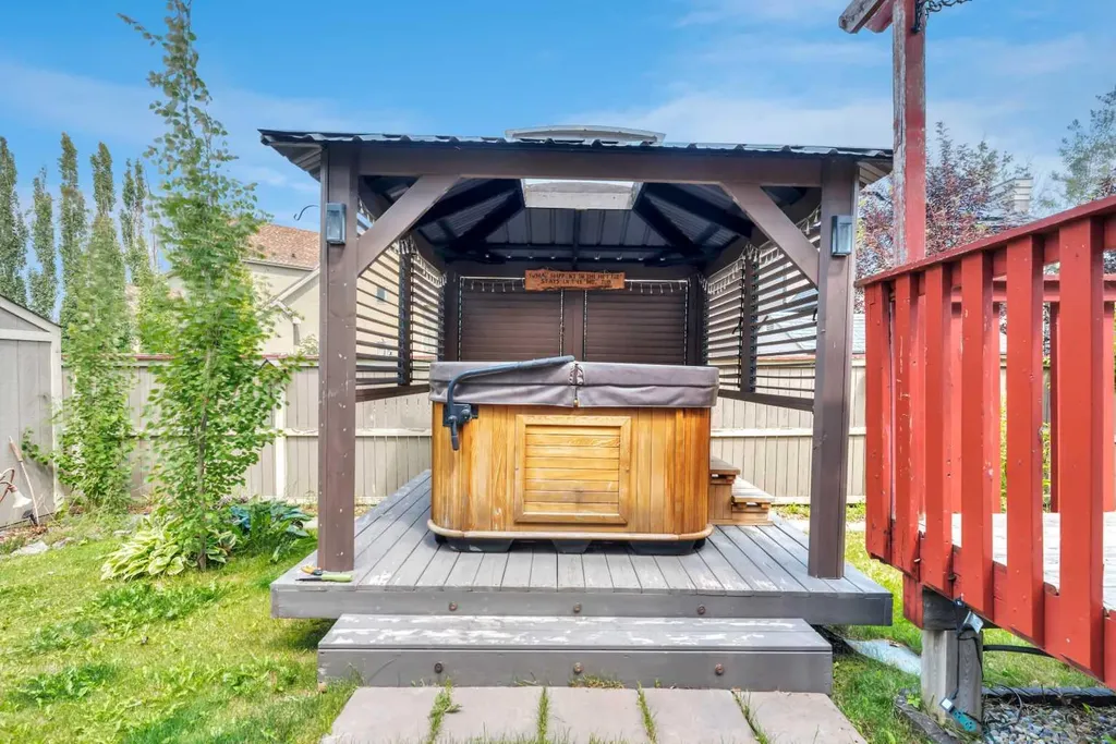 331 Mahogany Court SE Calgary AB T3M 0T5