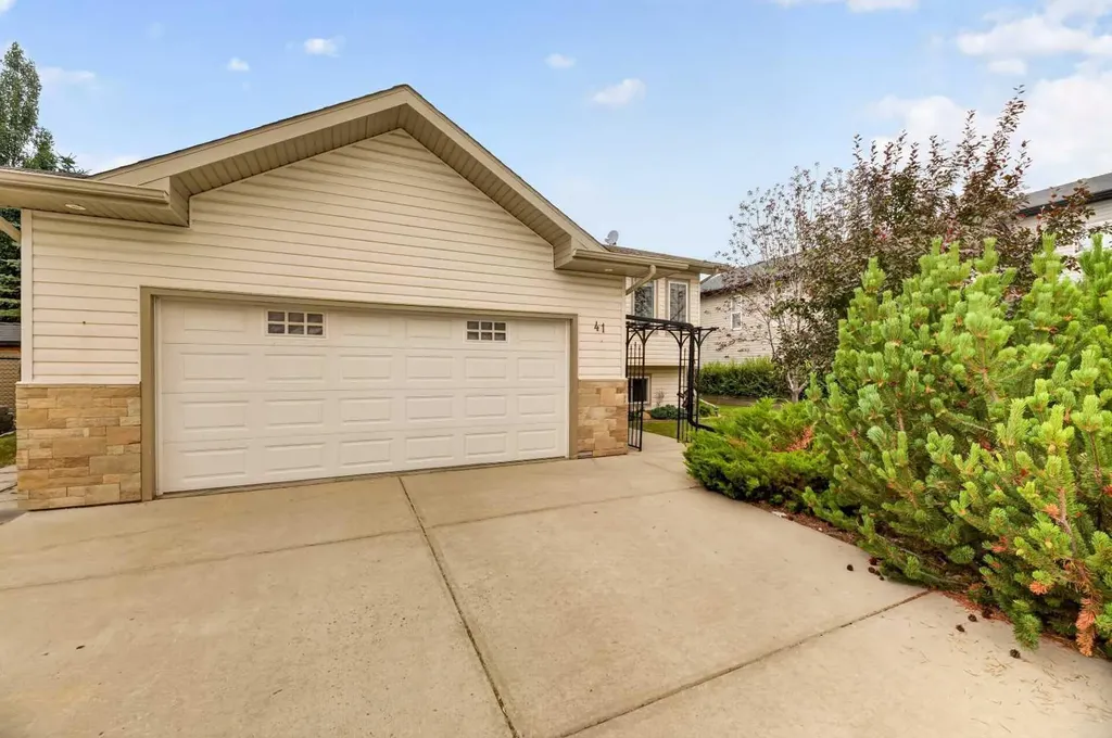 41 Deer Coulee Drive Didsbury AB T0M0W0