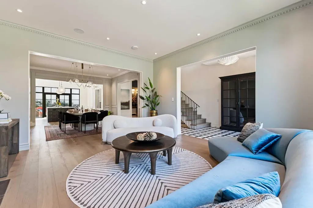 82 Valour Circle SW Calgary AB T3E 7B6