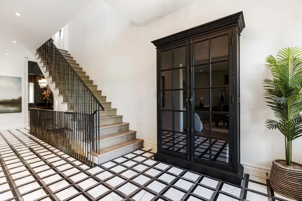 82 Valour Circle SW Calgary AB T3E 7B6