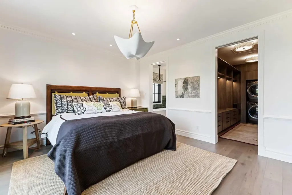 82 Valour Circle SW Calgary AB T3E 7B6