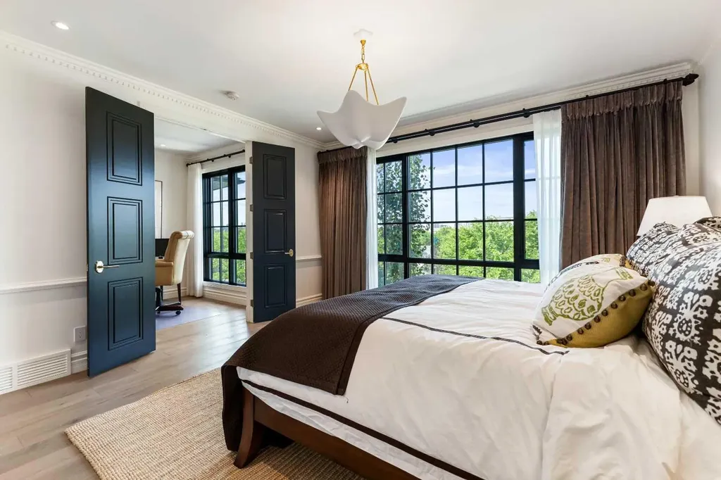 82 Valour Circle SW Calgary AB T3E 7B6