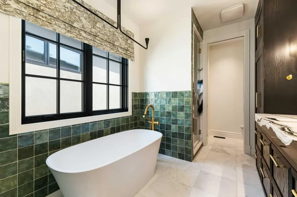 82 Valour Circle SW Calgary AB T3E 7B6