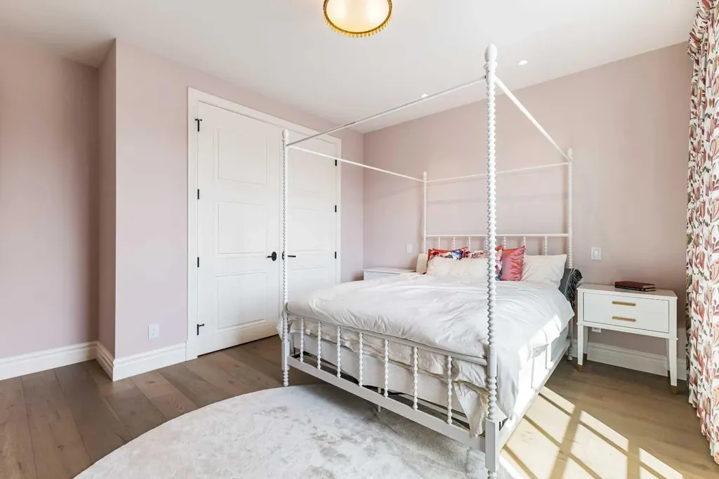 82 Valour Circle SW Calgary AB T3E 7B6