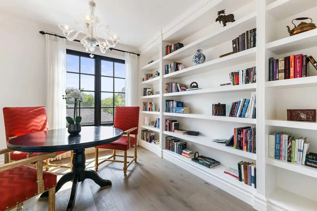 82 Valour Circle SW Calgary AB T3E 7B6