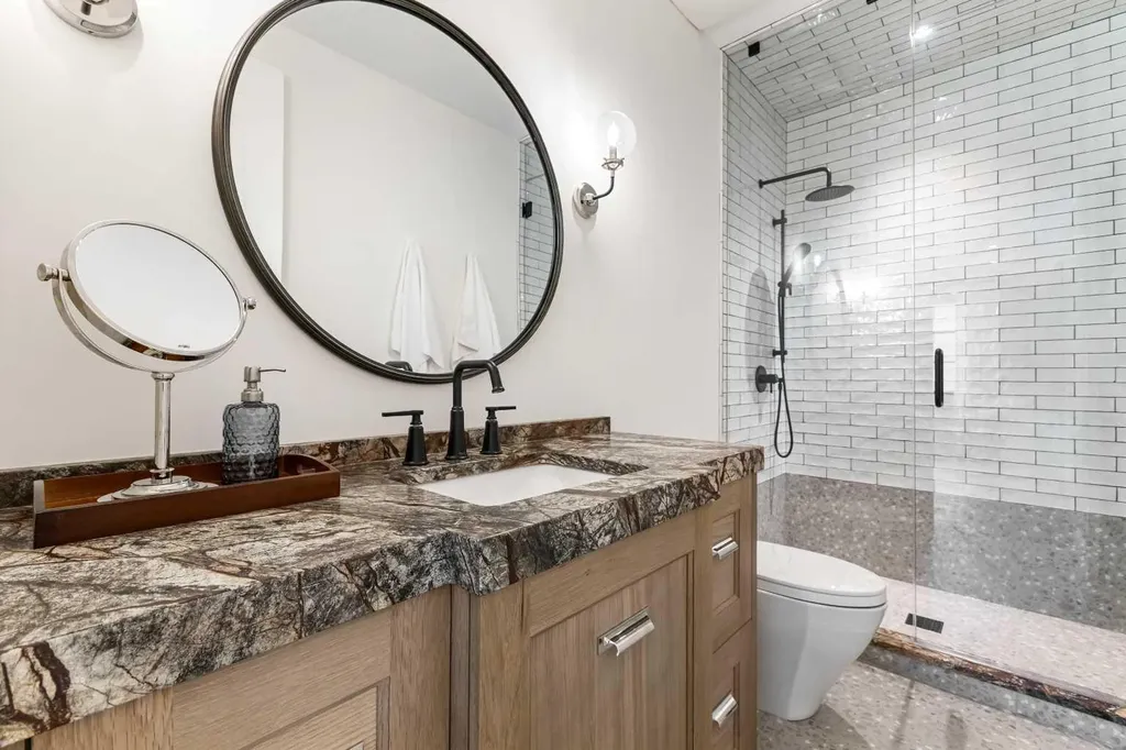 82 Valour Circle SW Calgary AB T3E 7B6