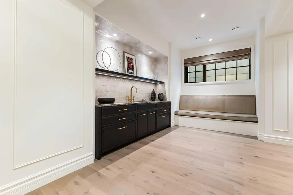 82 Valour Circle SW Calgary AB T3E 7B6