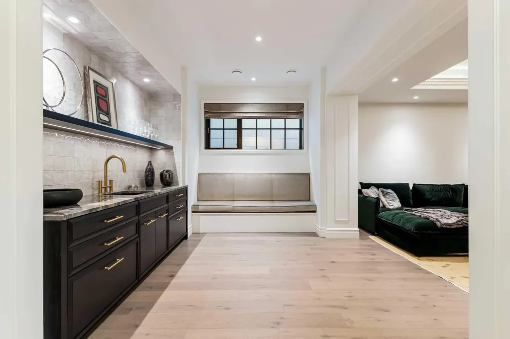 82 Valour Circle SW Calgary AB T3E 7B6