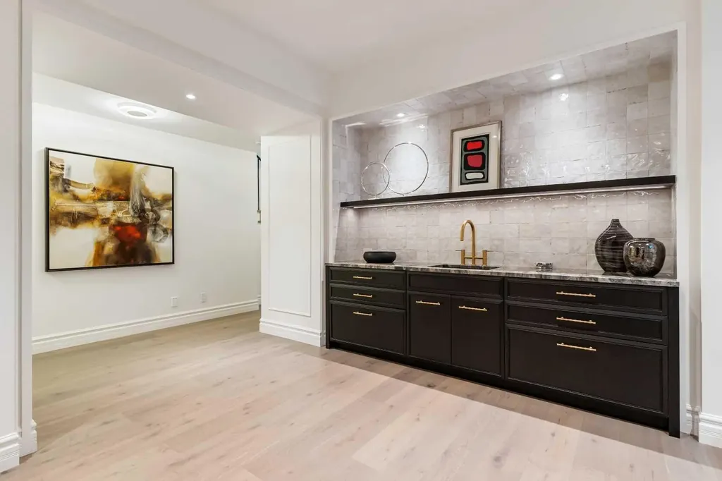 82 Valour Circle SW Calgary AB T3E 7B6