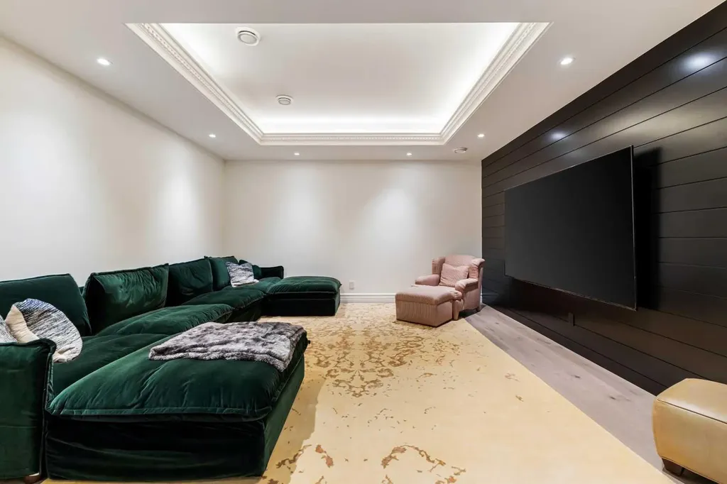 82 Valour Circle SW Calgary AB T3E 7B6