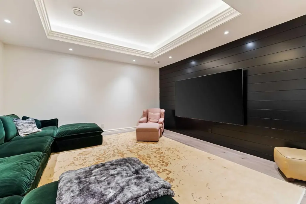 82 Valour Circle SW Calgary AB T3E 7B6