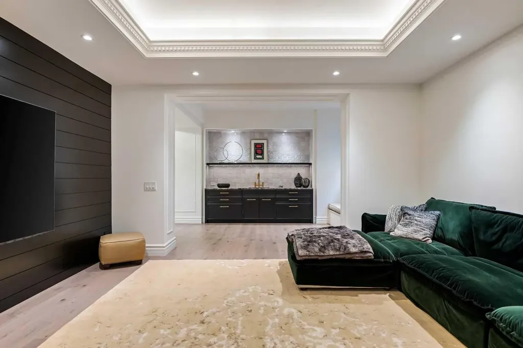 82 Valour Circle SW Calgary AB T3E 7B6