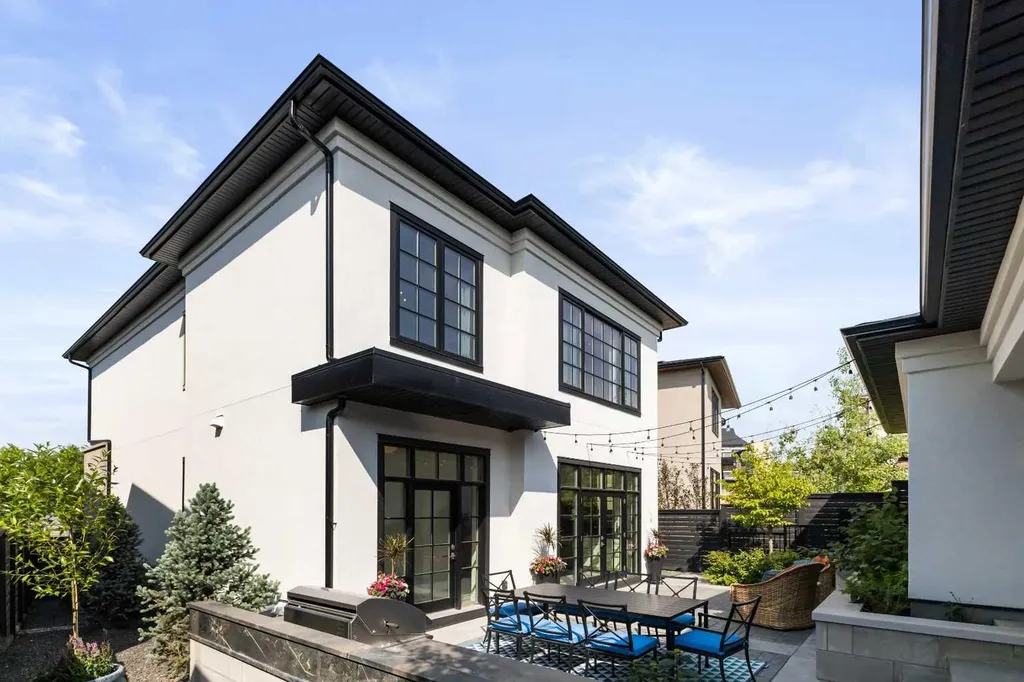 82 Valour Circle SW Calgary AB T3E 7B6
