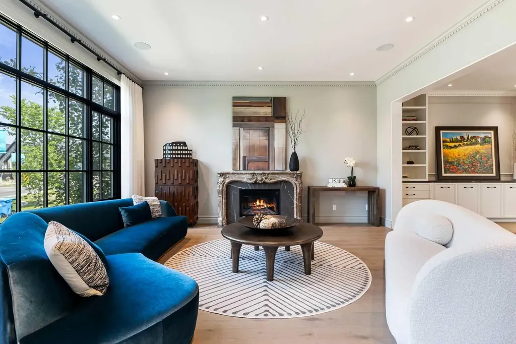 82 Valour Circle SW Calgary AB T3E 7B6
