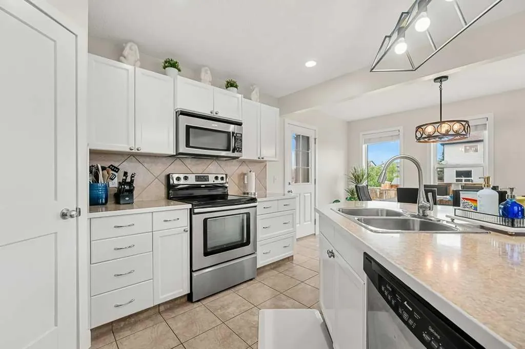 13061 Coventry Hills Way NE Calgary AB T3K 0J6
